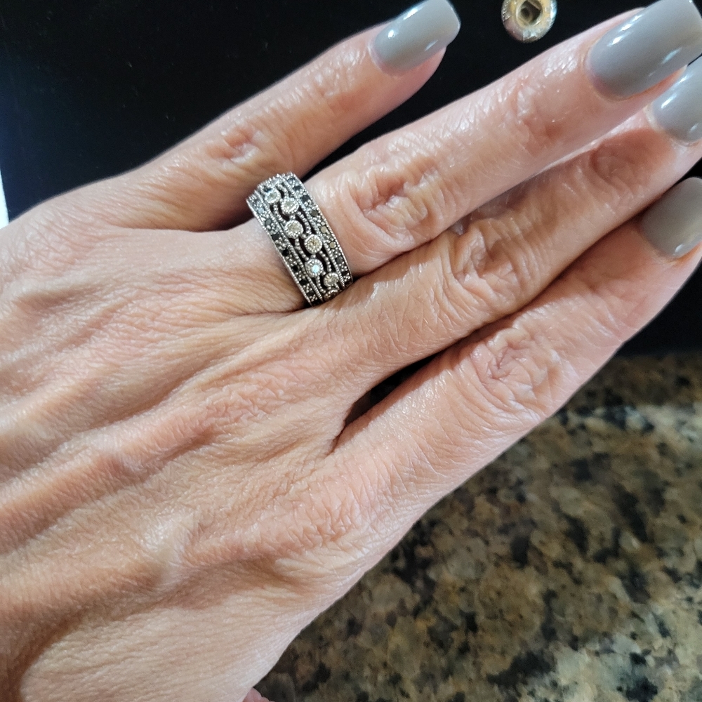 14kt white gold with black and white diamonds